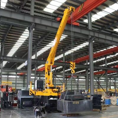 Truck Mounted Crane 6 - 8 Ton Hydraulic Telescopic Boom Lifting Crane